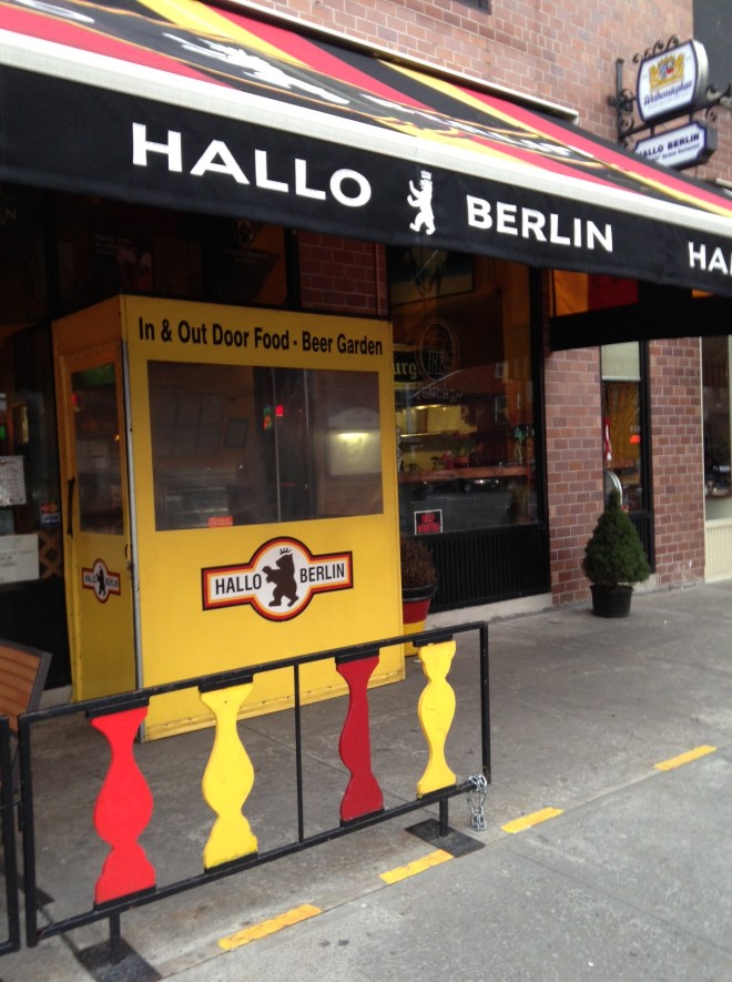 Hallo Berlin front awning